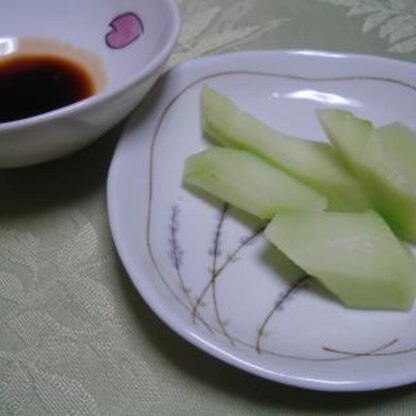 ずぅっと気になってた自家製！？大トロ♡辛子醤油に一票♪って、塩試す前に完食なんですけど(^-^ა)ブロッコリーの生、旨っ！けど、房は生ｲﾏｲﾁでした(ﾟДﾟ；)